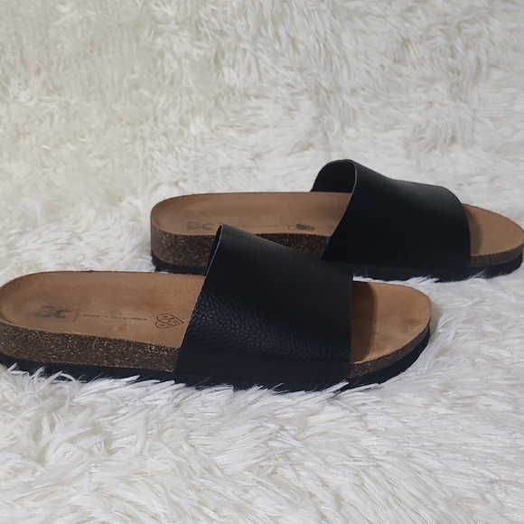 BC FOOTWARE Black Slide Sandals - Size 8 - Picture 3 of 9